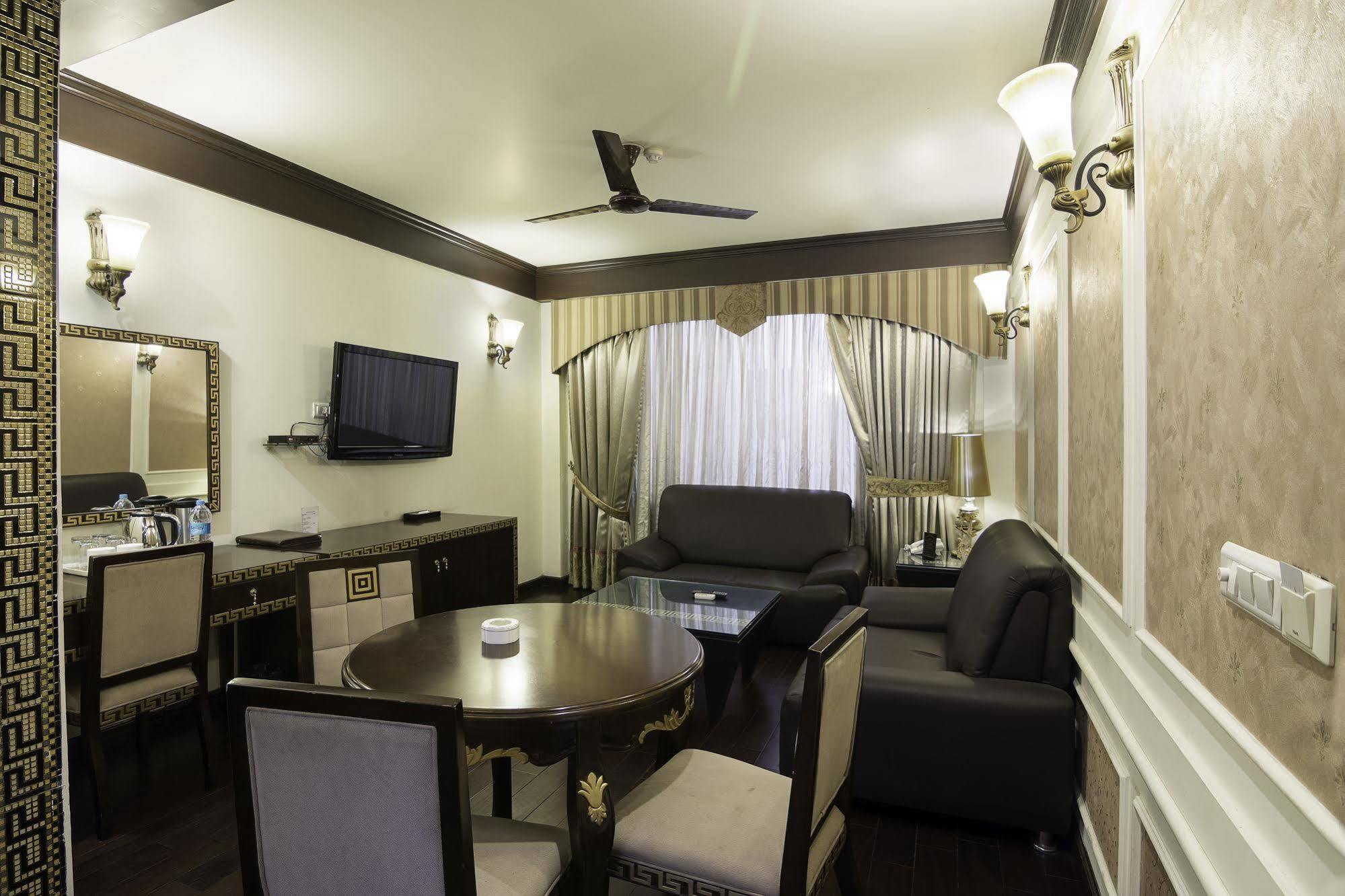 Hotel Treebo Tryst Royce New Friends Colony Nové Dillí Exteriér fotografie