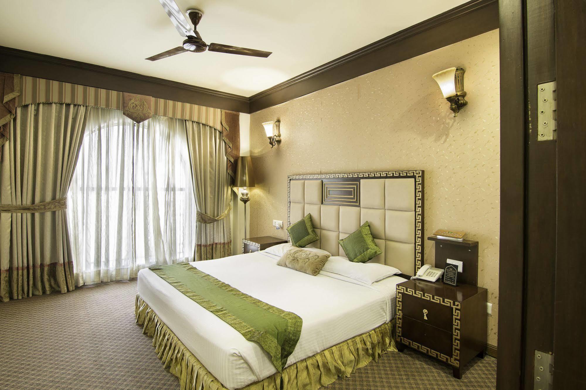 Hotel Treebo Tryst Royce New Friends Colony Nové Dillí Exteriér fotografie