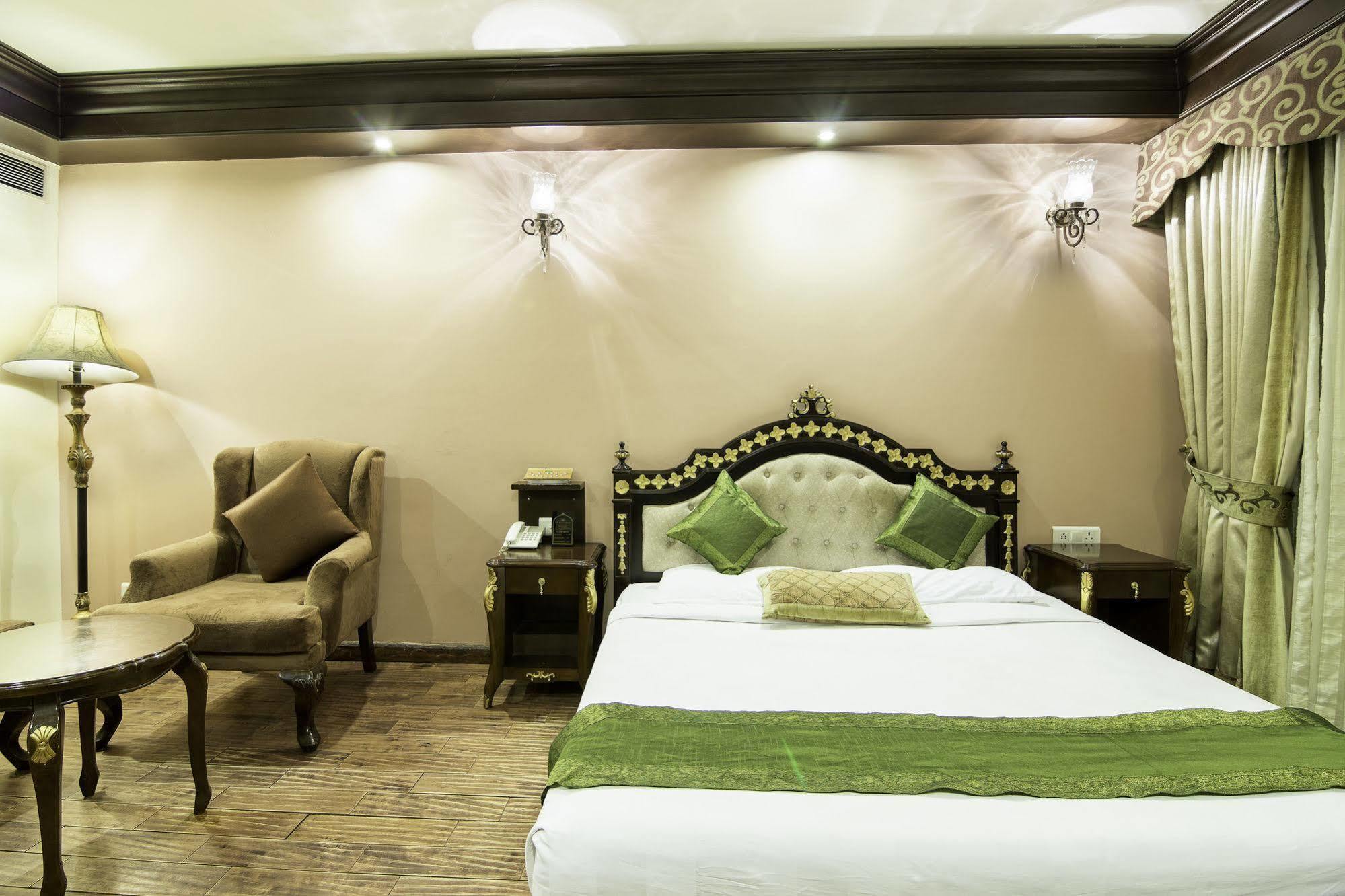 Hotel Treebo Tryst Royce New Friends Colony Nové Dillí Exteriér fotografie