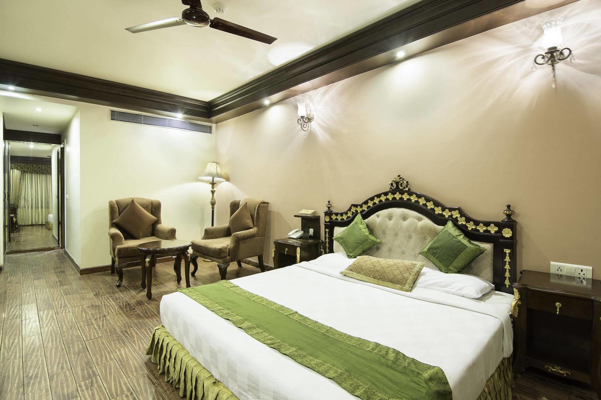 Hotel Treebo Tryst Royce New Friends Colony Nové Dillí Exteriér fotografie