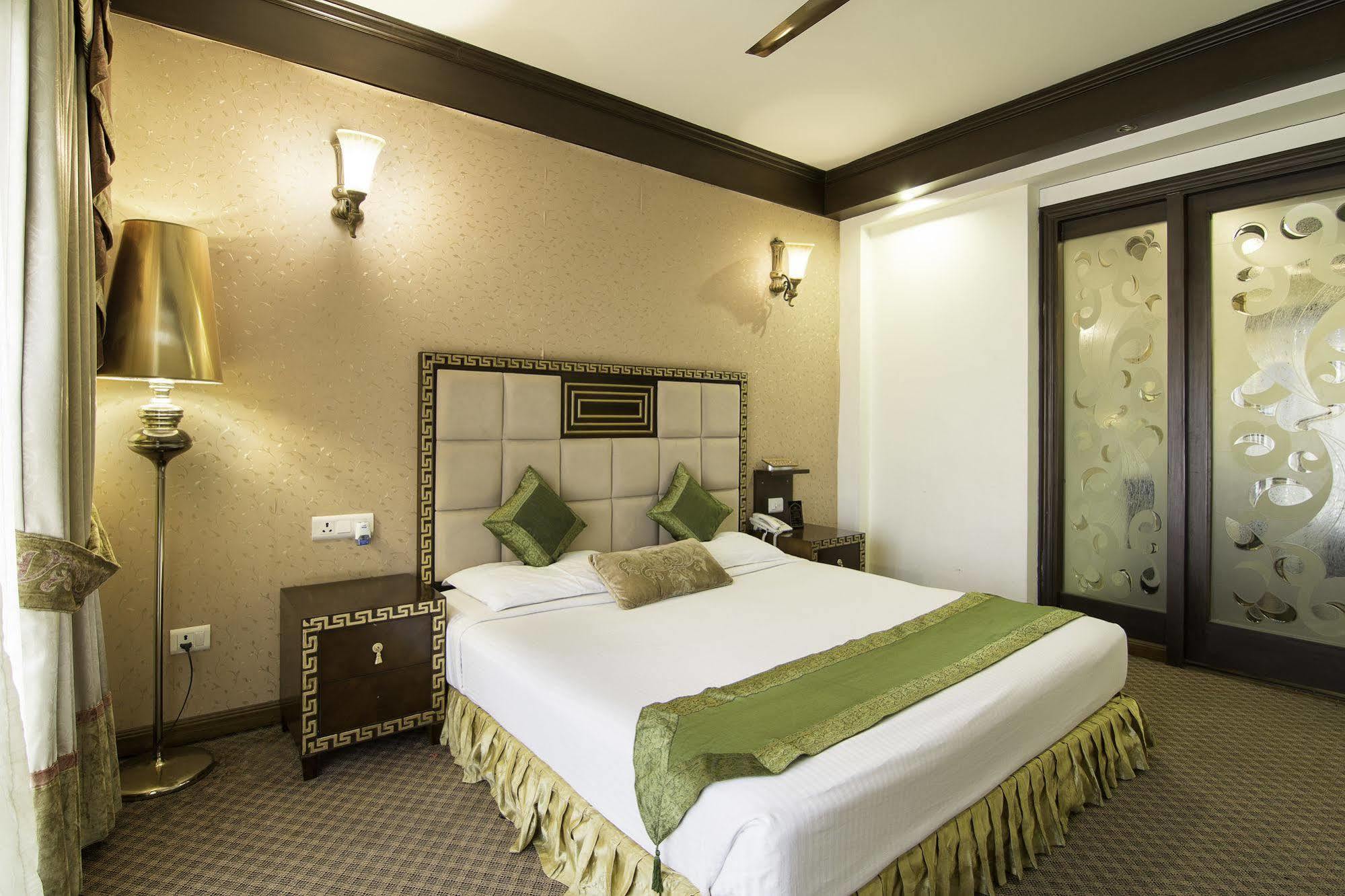 Hotel Treebo Tryst Royce New Friends Colony Nové Dillí Exteriér fotografie